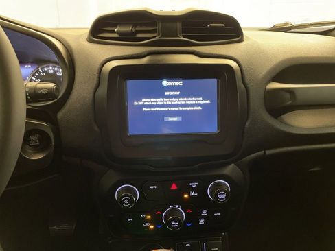 Certified 2021 Jeep Renegade Latitude AWD/4WD image 15