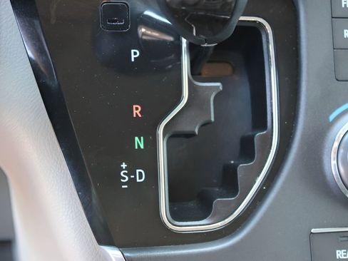 Used 2017 Toyota Sienna XLE w/ XLE Navigation Package FWD image 16