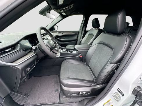 New 2026 Jeep Grand Cherokee Altitude AWD/4WD image 16