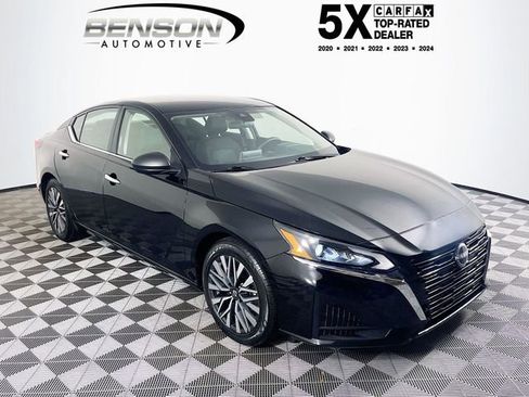 Used 2024 Nissan Altima 2.5 SV FWD image 1
