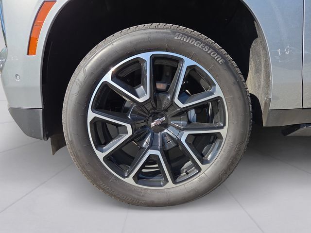 Used 2025 Chevrolet Suburban RST w/ RST Capability Package AWD/4WD image 9
