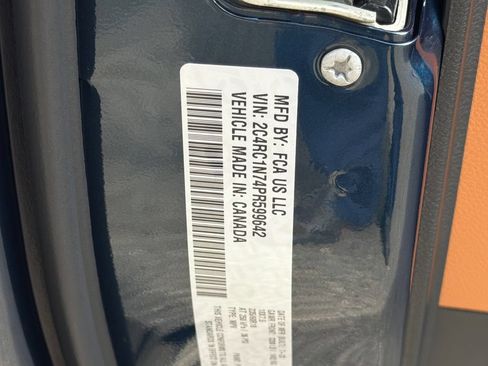 Used 2023 Chrysler Pacifica Pinnacle FWD image 37