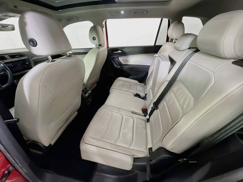 Used 2018 Volkswagen Tiguan SEL Premium w/ 3rd Row Seat Package AWD/4WD image 25