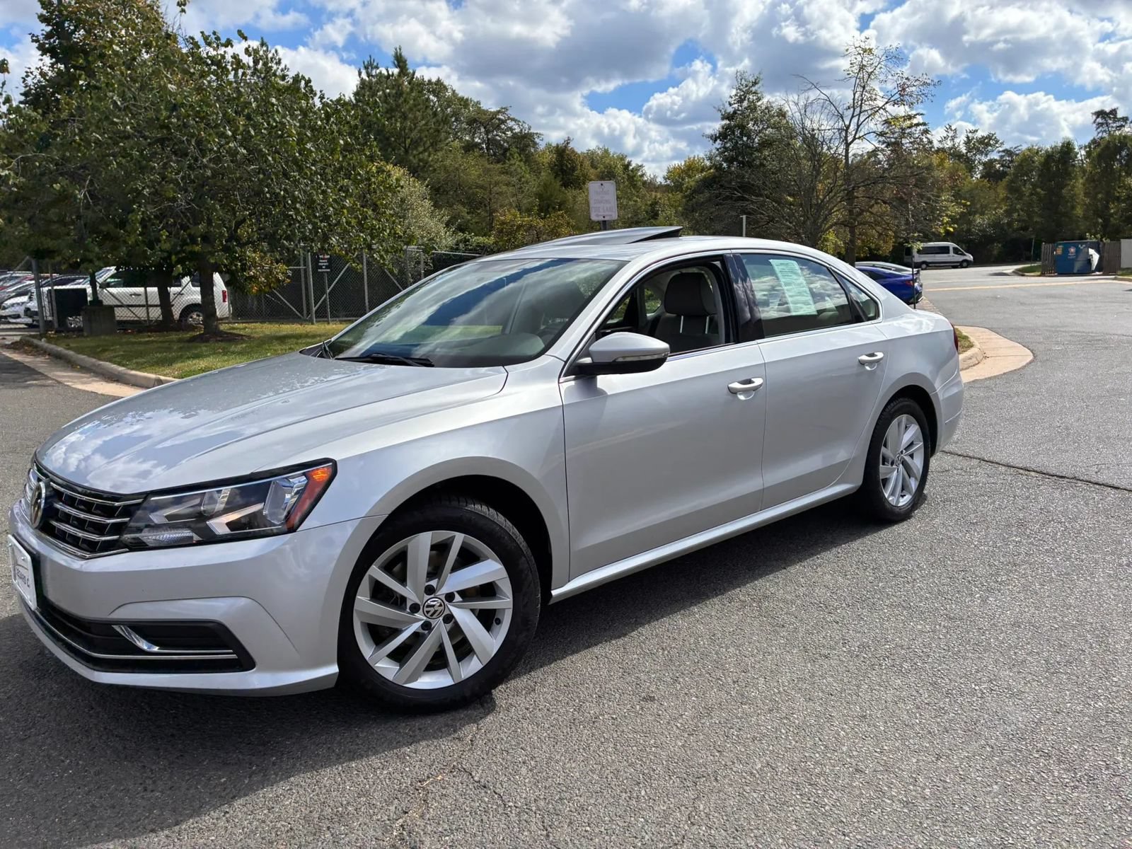 Used 2018 Volkswagen Passat 2.0T SE FWD image 31