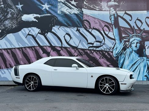 Used 2018 Dodge Challenger R/T Scat Pack w/ Leather Interior Group RWD image 1
