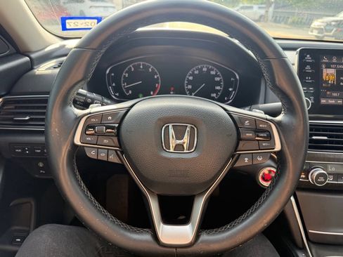 Used 2018 Honda Accord Touring image 11