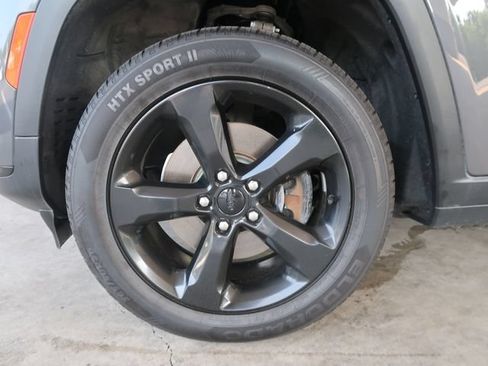 Used 2021 Jeep Grand Cherokee L Laredo AWD/4WD image 12