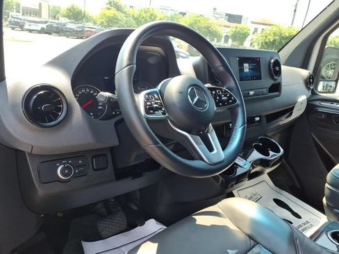 Used 2022 Mercedes-Benz Sprinter 3500 image 16
