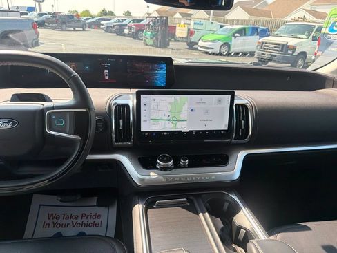 Used 2025 Ford Expedition Platinum AWD/4WD image 21