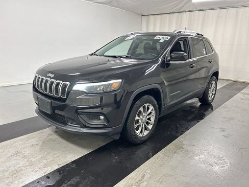 Used 2019 Jeep Cherokee Latitude Plus w/ Cold Weather Group AWD/4WD image 5