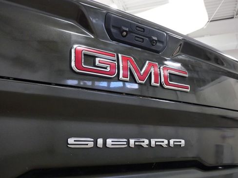 Used 2022 GMC Sierra 2500 AT4 w/ AT4 Preferred Package AWD/4WD image 9