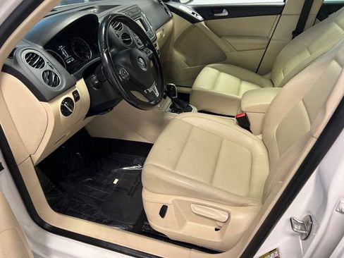 Used 2014 Volkswagen Tiguan S image 6