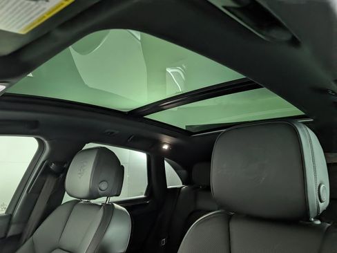 Certified 2025 Porsche Macan 2.0T image 30