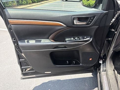 Used 2019 Toyota Highlander Limited Platinum AWD/4WD image 9