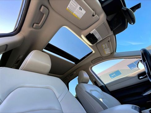 Used 2023 Nissan Pathfinder SL w/ SL Premium Package AWD/4WD image 23