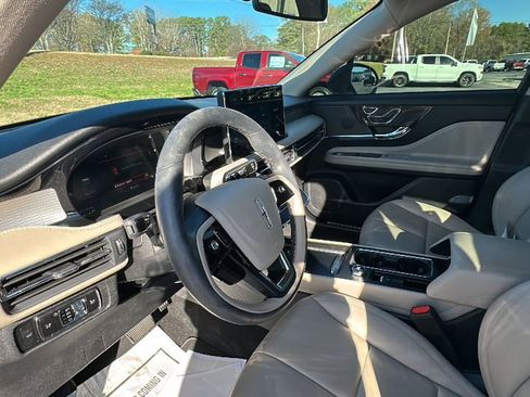 Used 2025 Lincoln Corsair FWD image 11