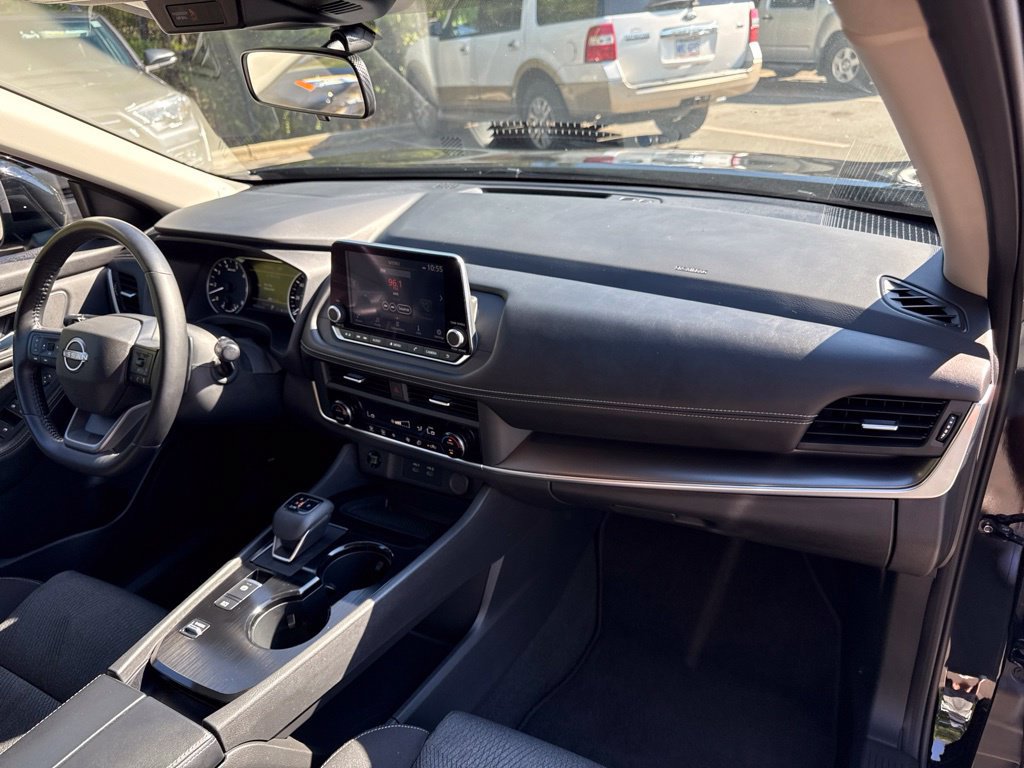 Used 2025 Nissan Rogue SV FWD image 34