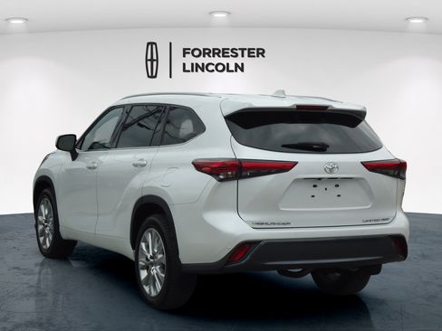 Used 2022 Toyota Highlander Limited AWD/4WD image 5