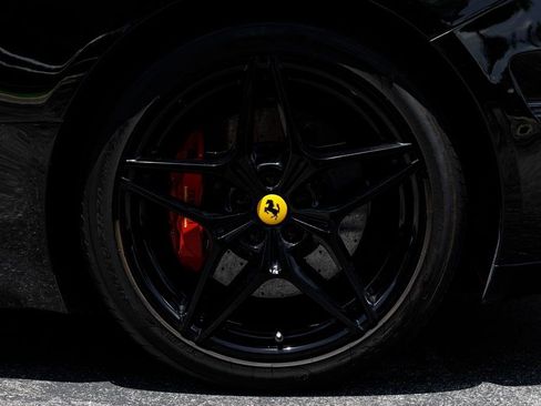 Used 2017 Ferrari California T RWD image 40