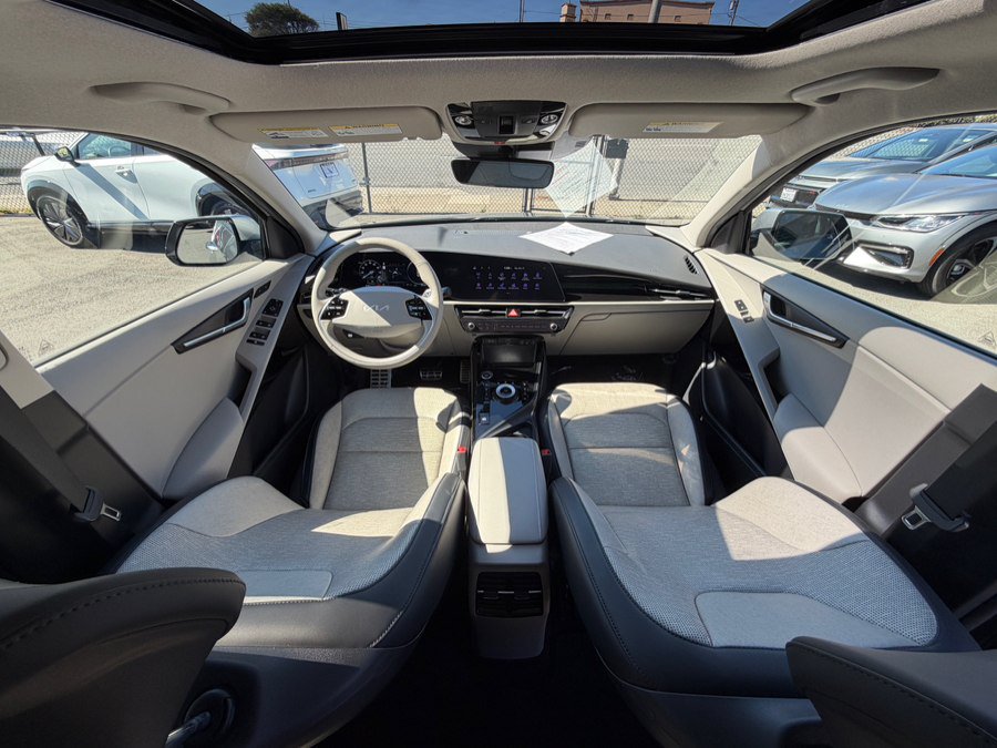 Used 2023 Kia Niro Wave w/ Wave Preserve Package FWD image 22