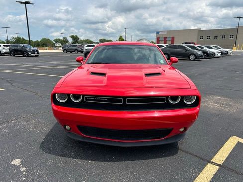 Used 2019 Dodge Challenger SXT RWD image 4