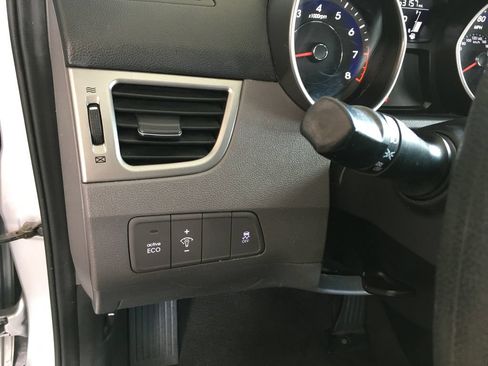 Used 2013 Hyundai Elantra GLS FWD image 17