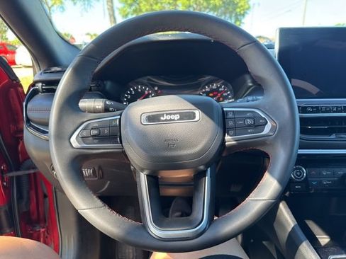 Used 2025 Jeep Compass Trailhawk AWD/4WD image 25