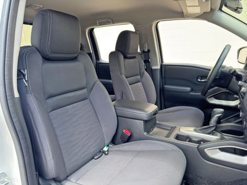 Used 2024 Nissan Frontier SV w/ Technology Package RWD image 31
