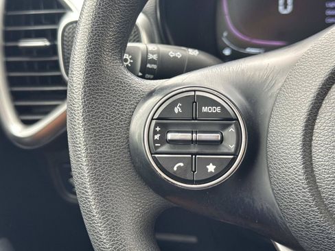 Used 2023 Kia Soul LX FWD image 16