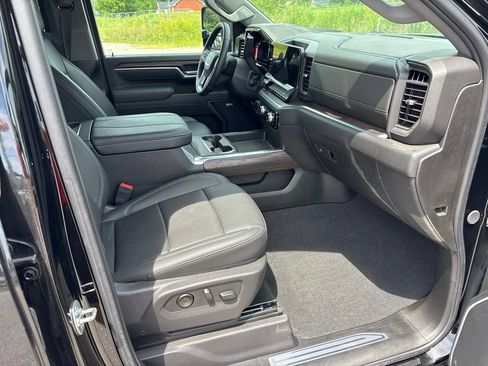 Used 2025 GMC Sierra 3500 SLT w/ SLT Premium Package AWD/4WD image 41
