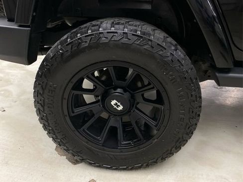 Used 2014 Jeep Wrangler Unlimited Sahara w/ Dual Top Group AWD/4WD image 16