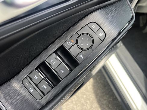 Used 2023 Nissan Rogue SV w/ SV Premium B Package image 21