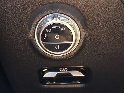Used 2023 Mercedes-Benz C 300 4MATIC Sedan image 23