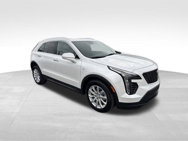 Certified 2023 Cadillac XT4 Luxury w/ Cold Weather Package AWD/4WD image 3