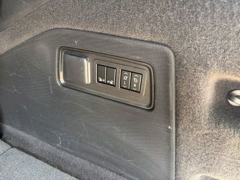 Used 2023 Cadillac Escalade Premium Luxury AWD/4WD image 25