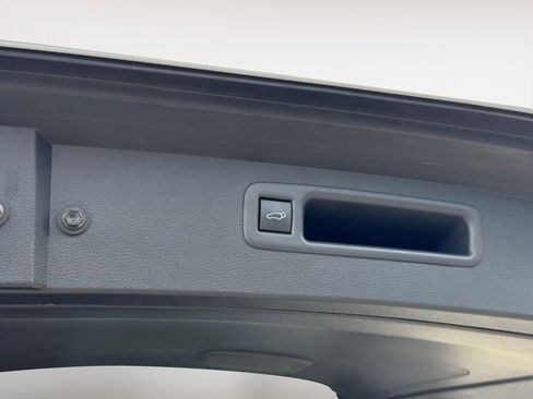 Certified 2025 Toyota Highlander Platinum AWD/4WD image 44