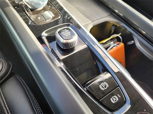 Used 2022 Volvo XC60 B5 Inscription w/ Advanced Package image 16