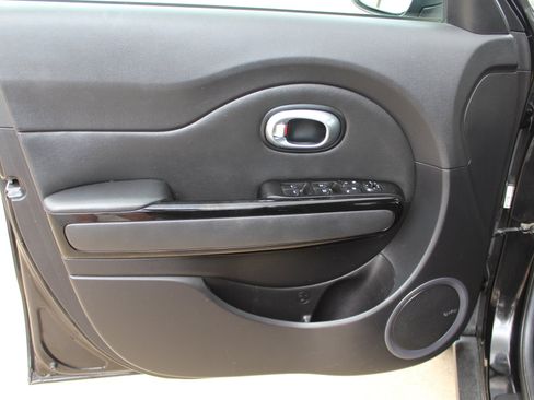 Used 2015 Kia Soul + w/ Audio Package FWD image 27