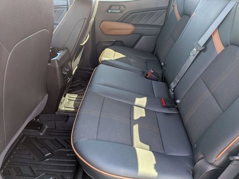 Used 2025 GMC Canyon AT4 AWD/4WD image 32