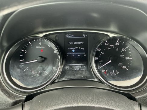 Used 2015 Nissan Rogue SV w/ SV Moonroof Package AWD/4WD image 16