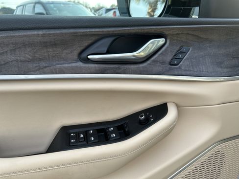 New 2025 Jeep Grand Cherokee Limited w/ Black Appearance Package image 13