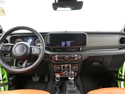 Used 2025 Jeep Gladiator Mojave AWD/4WD image 33