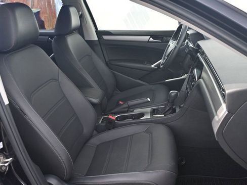 Used 2022 Volkswagen Passat 2.0T SE image 16