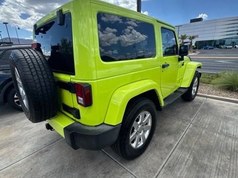 Used 2017 Jeep Wrangler Sahara w/ Connectivity Group AWD/4WD image 5