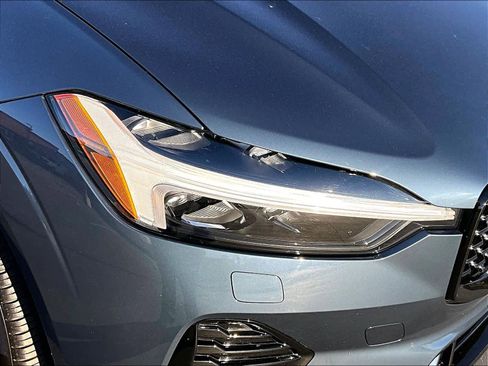 Used 2025 Volvo XC60 B5 Core image 30