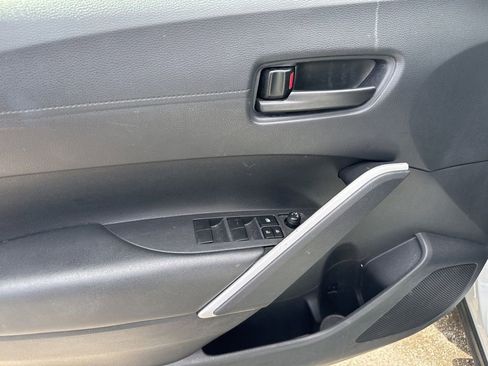 Used 2024 Toyota Corolla Cross LE FWD image 11