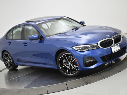 Used 2022 BMW 330i xDrive Sedan w/ M Sport Package AWD/4WD image 2