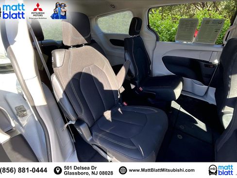 Used 2023 Chrysler Voyager LX image 28