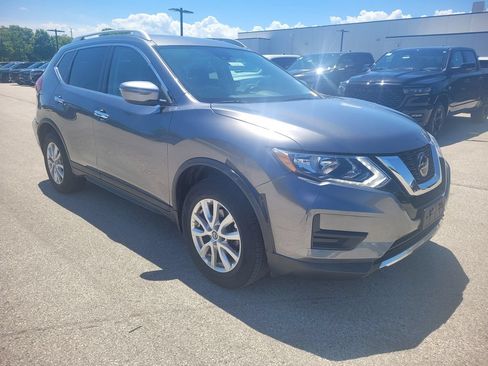 Used 2019 Nissan Rogue SV AWD/4WD image 2