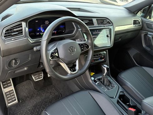 Used 2024 Volkswagen Tiguan SE R-Line image 15